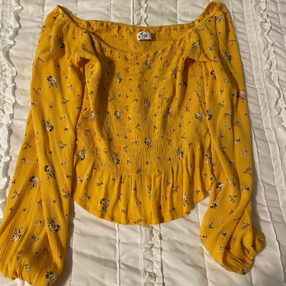 Hollister top